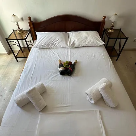 Santa Magia Hotel Kamari (Santorini)